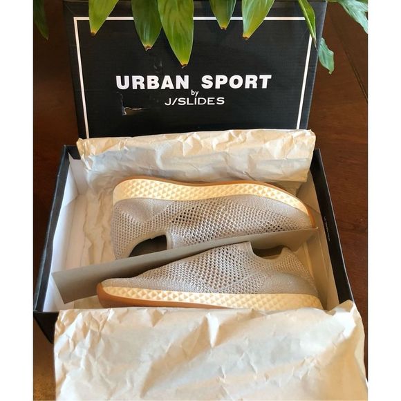 J/SLIDES URBEN SPORT - L Sz 6 - Silver Metallic Knit “Tiger M” Sneakers. NWTIB! - Picture 3 of 16